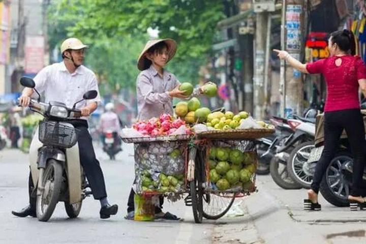 Hotspot Matrix: Biến Phương Oanh diện set đồ 50 thành cơ hội marketing đột phá